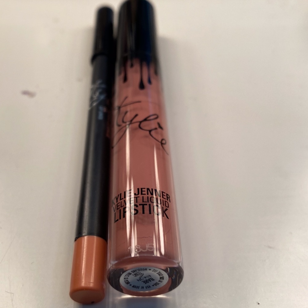 Kylie Cosmetics "Bare" Lip Kit
